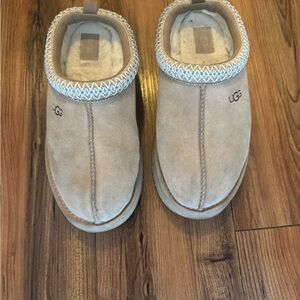 UGG Kids Shoes in Tan and Cream